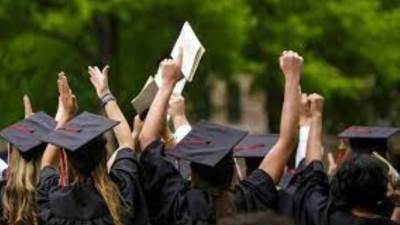 "التعليم العالي" تعلن عن مِنَح للحصول على البكالوريوس خارج مصر