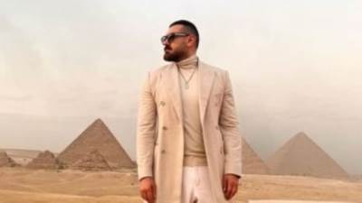 كندة علوش تتغزل في زوجها عمرو يوسف: الله علي جمال وعظمة الأهرامات 