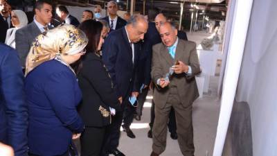 وزير قطاع الأعمال العام يشهد ختام ملتقى "خنوم" الدولي الأول للنحت والخزف