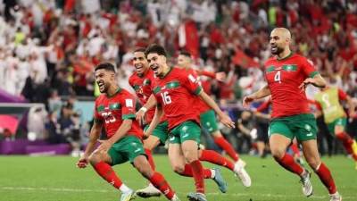 العاهل المغربي يهنئ منتخب بلاده بعد التأهل لربع نهائي كأس العالم 