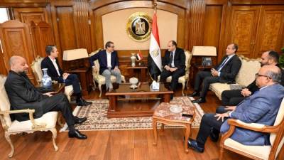 وزير الصناعة يبحث مع ديور الفرنسية خطط الشركة للتواجد بالسوق المصري