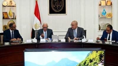 وزير الإسكان ومحافظ بورسعيد يتابعان موقف المشروعات المختلفة بالمحافظة