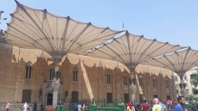 الأوقاف تحقق في اختفاء 4 مقابض أثرية لأبواب مسجد الإمام الحسين 