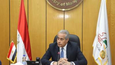 "القوى العاملة" تعلن عن 250 فرصة عمل لأطباء وممرضين مصريين للعمل بالكويت