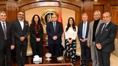 وزير الصناعة يبحث مع شركتين نمساوية وامريكية توطين صناعة الأجهزة المعملية والمستلزمات الطبية