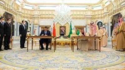 الملك سلمان ورئيس الصين يوقعان اتفاقية الشراكة الاستراتيجية الشاملة