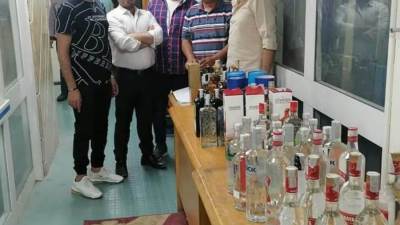 التهرب الجمركى بالقاهرة تضبط عدد من زجاجات الخمور غير خالصة الضرائب