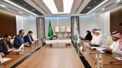 المشرف العام على مركز الملك سلمان يبحث المشاريع الإغاثية المشتركة مع مدير منظمة الصحة العالمية