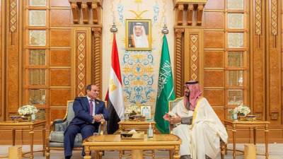 ولي العهد يلتقي رئيس مصر على هامش انعقاد قمة الرياض العربية الصينية