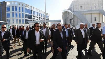 رئيس الوزراء يتفقد مشروع المجمع الطبي الشامل بالسويس