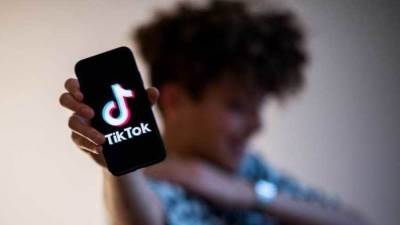 يهدد حياة الطلاب.. مطالبات بإغلاق تطبيق "تيك توك" في مصر 