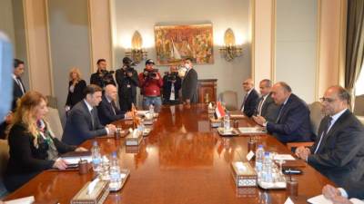 سامح شكرى: تشاورت مع وزير خارجية مقدونيا حول سبل تعزيز العلاقات الثنائية