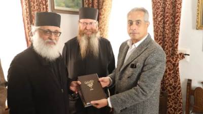 وزير القوى العاملة يزور دير سانت كاترين ويهنئ "الرهبان"بذكرى استشهاد "القديسة"