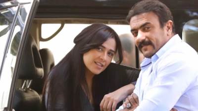 ياسمين عبد العزيز تحتفل بعيد ميلاد أحمد العوضى