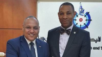 رئيس أكاديمية البحث العلمى يحصد جائزة الشخصيات الأكثر تأثيرا لدعم الصناعات الصغيرة