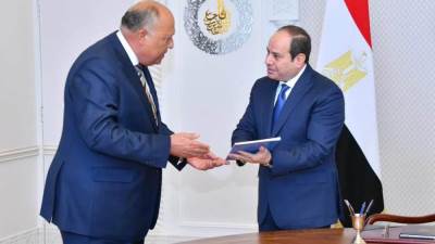الرئيس السيسي يجتمع مع وزير الخارجية سامح شكري
