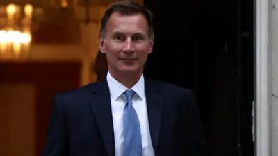وزير المالية البريطاني يحذر من "أوقات عصيبة قادمة"