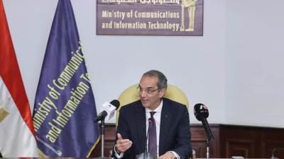 وزير الاتصالات يشهد توقيع اتفاقية لإنشاء كابل بحري يربط بين مصر واليونان