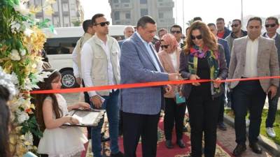 وزير التنمية ومحافظ دمياط يفتتحان المركز التجارى وموقف سيارات الأجرة برأس البر