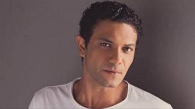  بسبب حركات أكشن.. آسر ياسين يتعرض لإصابة في ذراعه