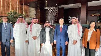 وزير السياحة يلتقي مدير العلاقات الدولية بالسياحة السعودية لمناقشة تعزيز التعاون