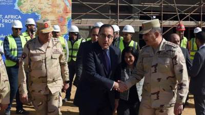 مدبولي يتابع أعمال تنفيذ مشروعي مدينة اللقاحات والبيوتكنولوجي وشركة تصنيع الضمادات الطبية بالإسماعيلية