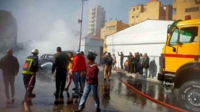 احتراق سيارتين بالكامل في حادث تصادم مروع بمحور روكسي الجديد بالوايلي.. بالصور