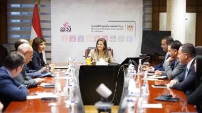 وزيرة التخطيط تبحث سبل التعاون مع مجموعة أورانج العالمية