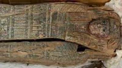 جامعة آيرلندية تخطط لإعادة قطع آثرية لمصر ضمنها تابوت عمره 2900 عام