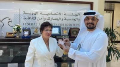 الإمارات تهدى النجمة لبلبة الإقامة الذهبية تقديرا لمشوارها الفنى