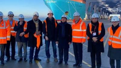 وزير النقل يزور أكبر الموانيء البريطانية 