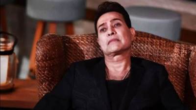 فقدت أغلى الناس.. وفاة صديق حكيم والفنان ينعيه بكلمات مؤثرة