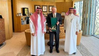 سفير المملكة لدى مصر يستقبل سمو رئيس الاتحاد السعودي لكرة المناورة