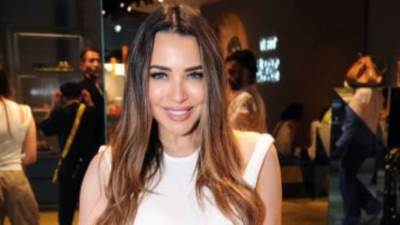 ساندى تحيى حفل رأس السنة فى دبى