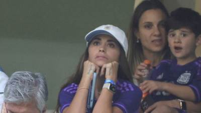 أنطونيلا تدعم ميسي من المدرجات فى نهائى كأس العالم 2022