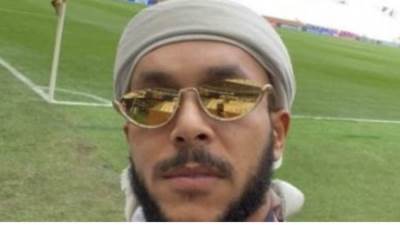 ويجز يشارك متابعيه صورة من التجهيزات الأخيرة قبل غنائه فى نهائى كأس العالم