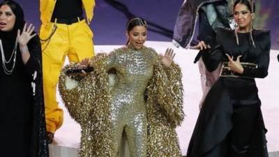 بلقيس تظهر بإطلالة من تصميم فالنتينو في حفل ختام كأس العالم.. صور