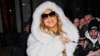 ماريا كارى تحتفل بأعياد الكريسماس بصحبة معجبيها