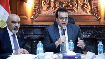 وزير الصحة يوجه بالاستمرار في تقديم الخدمات بالتوازي مع منظومة التأمين الصحي