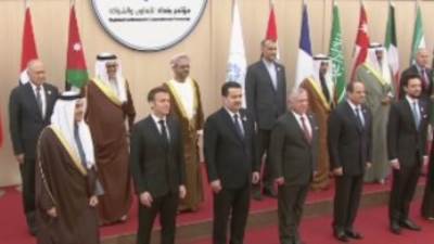 صورة تذكارية للرؤساء والمشاركين فى مؤتمر بغداد للتعاون والشراكة