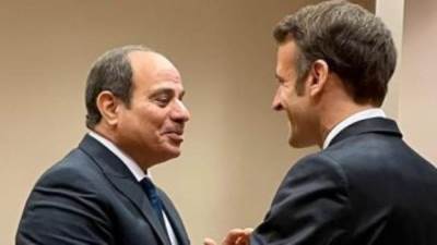 الرئيس يلتقى نظيره الفرنسى على هامش مؤتمر بغداد للتعاون والشراكة بالأردن