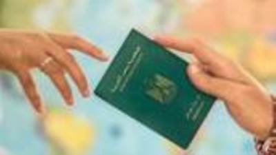 ضبط متهمين بتزوير تذاكر السفر لاستخدامها في شراء العملة الأجنبية من البنوك