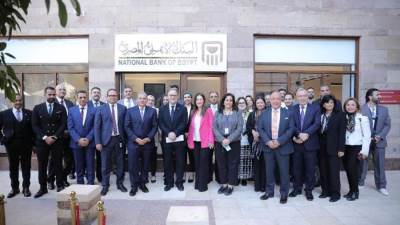 البنك الأهلي المصري يفتتح وحدته المصرفية المزدوجة بالجامعة الأمريكية بالقاهرة