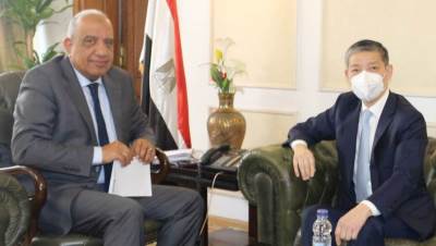 وزير قطاع الأعمال يستقبل السفير الصيني لبحث التعاون الاقتصادي والفرص الاستثمارية 