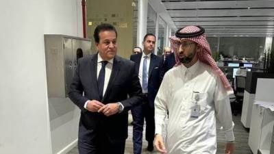 وزير الصحة يتفقد مركز القيادة بوزارة الصحة السعودية وهيئة الغذاء والدواء