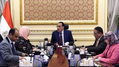 رئيس الوزراء يتابع مع وزيرة التضامن جهود التوسع في برامج الحماية الاجتماعية