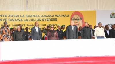 وزيرا "الخارجية" و"الإسكان" يشاركان فى احتفالية ملء مشروع سد "جوليوس نيريرى" بتنزانيا