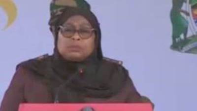 رئيسة تنزانيا تعطي الإشارة ببدء الملء الأول لسد "جوليوس نيريرى" 