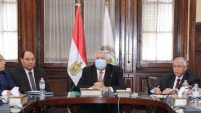 وزير الزراعة يبحث مع قيادات الوزارة آلية التعامل مع ملاحظات مجلس النواب