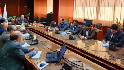 سويلم يتابع موقف التحول لاستخدام نظم الرى الحديث بالبساتين ومزارع قصب السكر